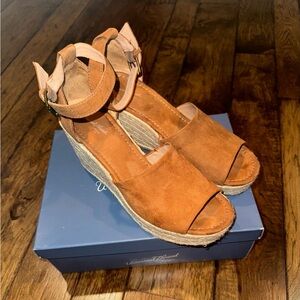 Chestnut platform sandals